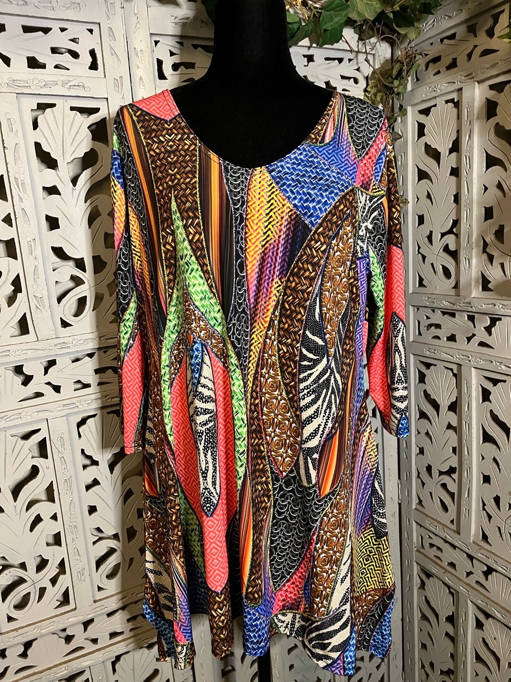 VALENTINA AMAZING MULTI-COLOR ABSTRACT PRINT MID-SLEEVES PLUS SIZE TOP - Picture 1 of 9